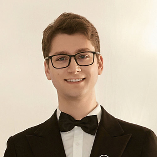 Derek LeJeune, MD practices Internal Medicine in Salem